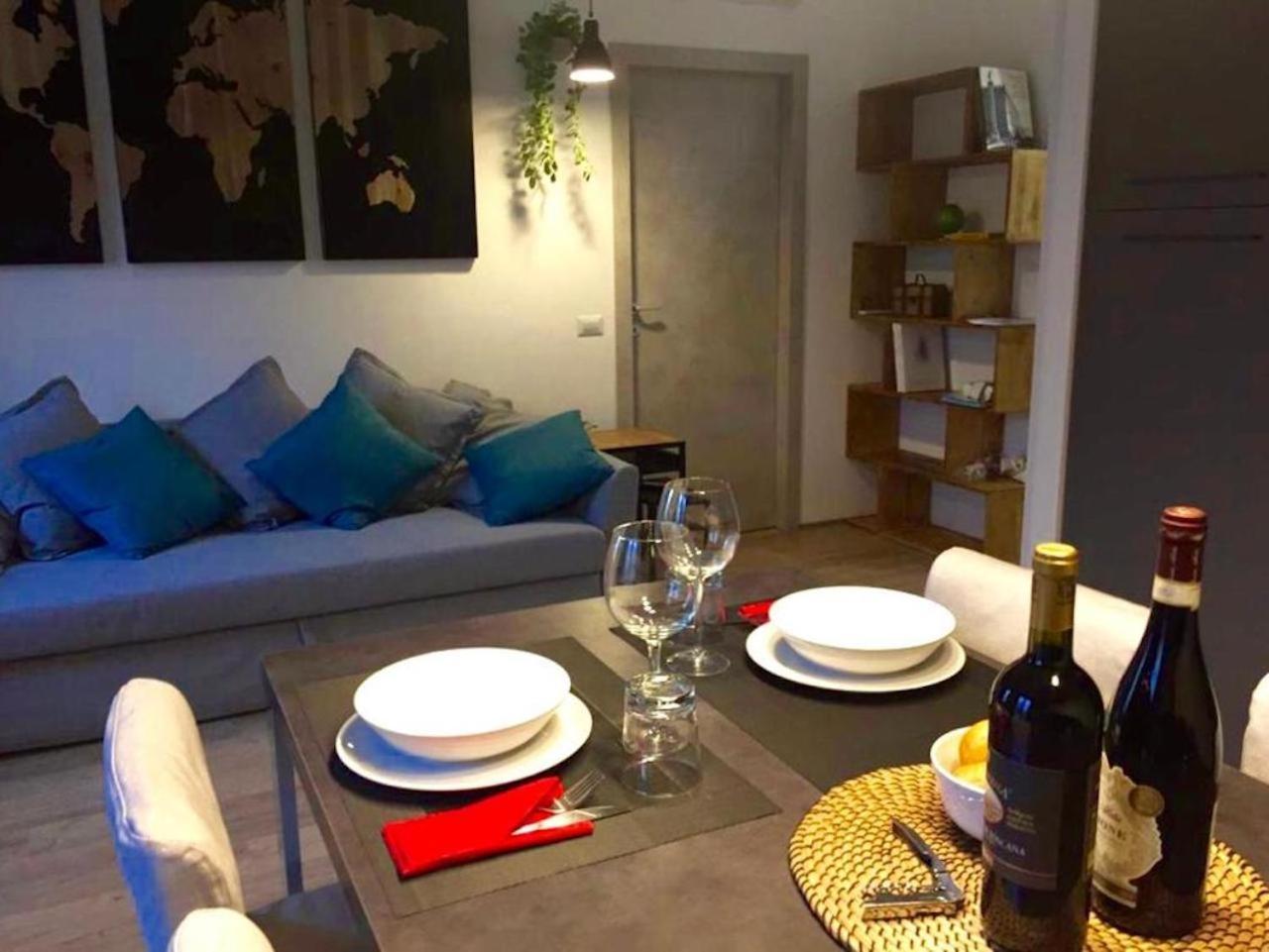 Open The Classic Wooden Shutters At A Cozy City Nest Florence Luaran gambar