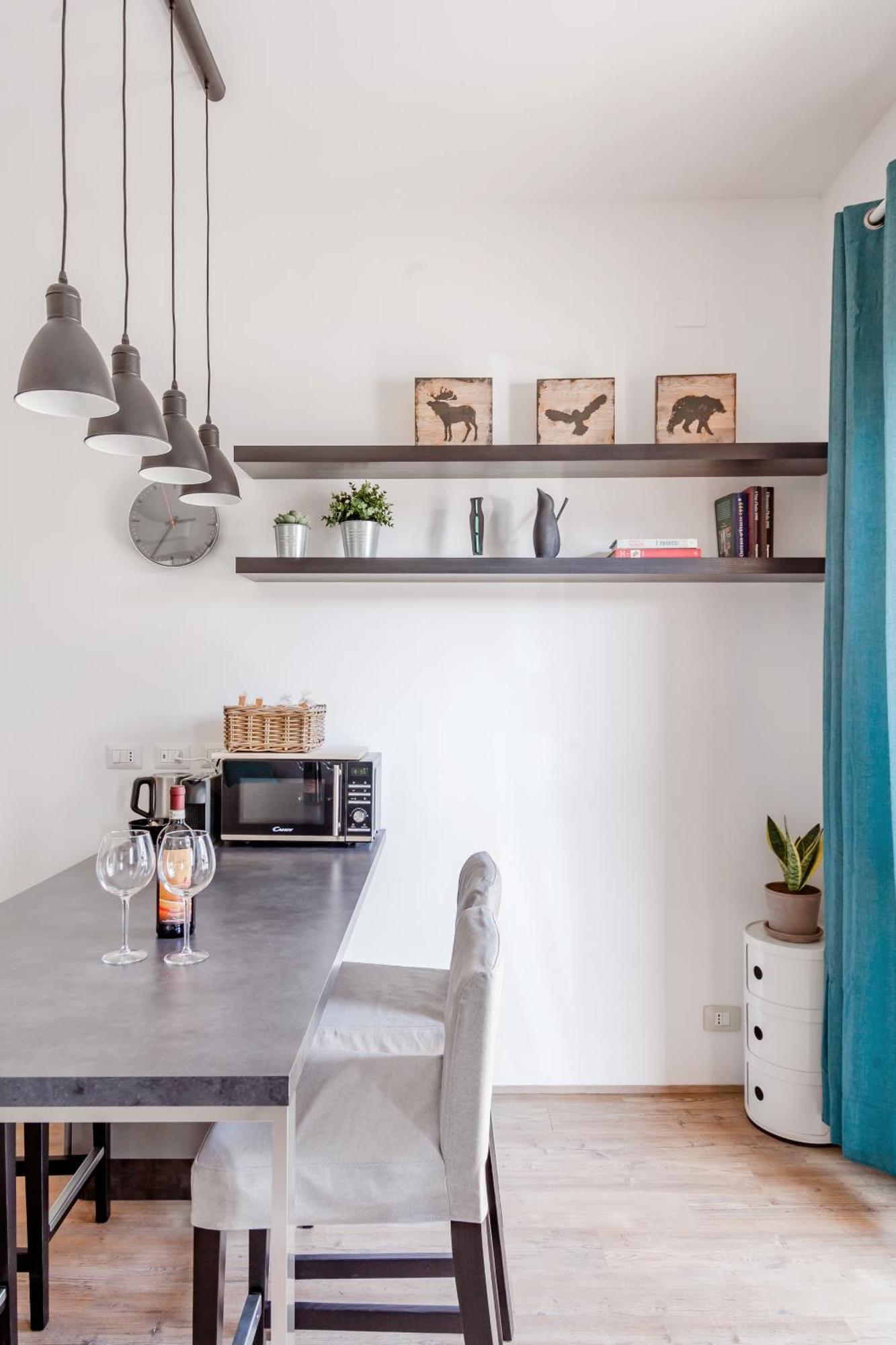 Open The Classic Wooden Shutters At A Cozy City Nest Florence Luaran gambar